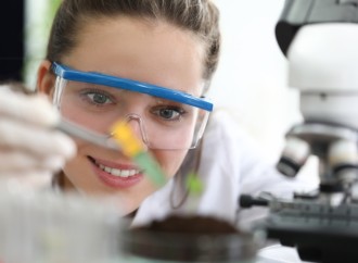 Programa STEM UP impulsa a las mujeres panameñas en carreras de ciencia y tecnología