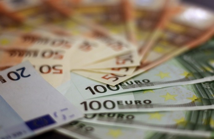 CAF lanza emisión de bonos por 1000 millones de euros logrando el mayor libro de ordenes en su historia