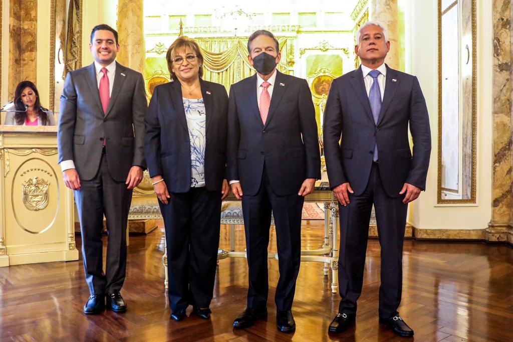 Juana Herrera Araúz toma posesión como ministra de la Mujer en presencia del presidente de la República