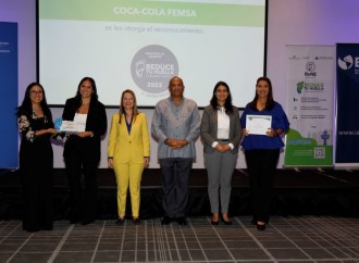 El Ministerio de Ambiente otorga a Coca-Cola FEMSA reconocimiento por su liderazgo en prácticas sostenibles