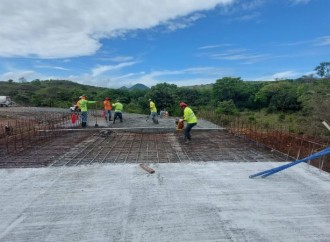 Avanza con éxito la construcción del puente vehicular sobre el río Cañazas en Veraguas