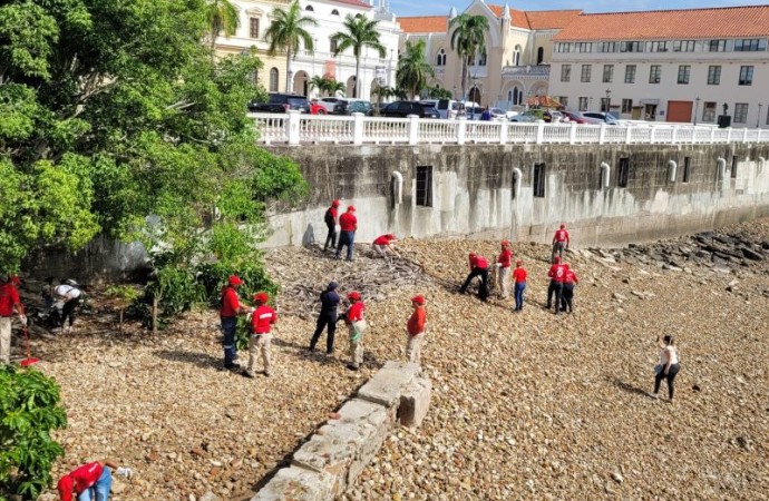 MiCultura y más de 100 voluntarios de diferentes instituciones, realizan jornada de limpieza en el Casco Antiguo