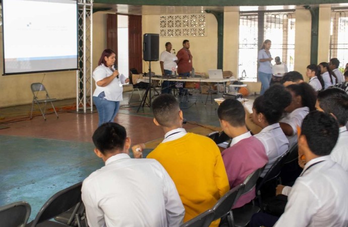 Programa Orienta Panamá del Mitradel instruye a más de 300 estudiantes graduandos del Instituto Nacional de Panamá en la elección de carreras y ocupaciones demandadas en el mercado laboral