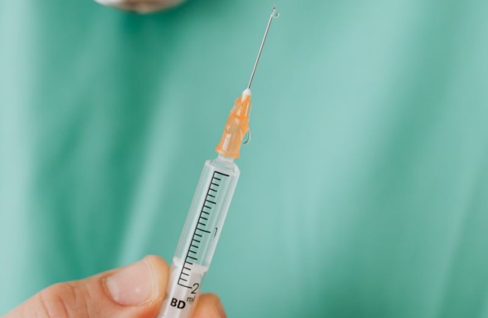 Combatiendo la desinformación: Mitos y realidades de la vacunación contra COVID-19