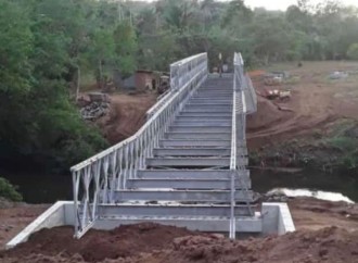 Construcción del puente vehicular modular sobre el Río San Miguel tiene un avance de 65%