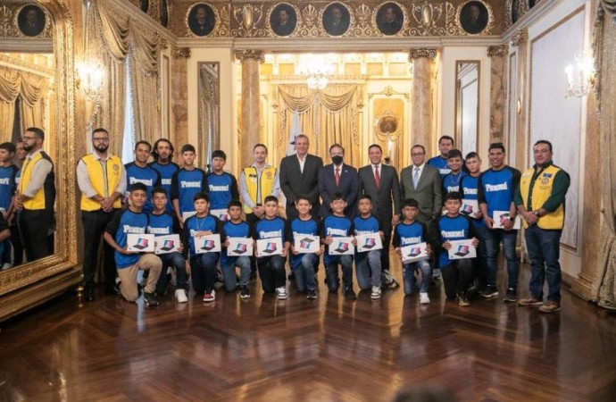 El presidente Cortizo Cohen felicita a los campeones del Torneo de las pequeñas ligas