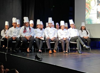 La Fundación JUPÁ celebra la graduación de 22 estudiantes del Programa de Asistente para Chefs en la Academia de Artes Culinarias Mise en Place