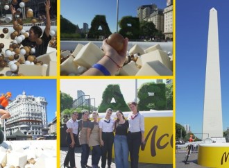 Argentina: McCafé sorprende con su vaso de café gigante en el Obelisco
