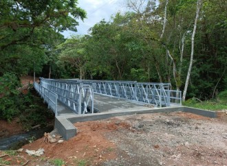 Concluye instalación del puente modular vehicular sobre el Río Taobré