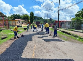 Cuadrillas del MOP avanzan con trabajos de mantenimiento vial en vías principales de Capira y La Chorrera