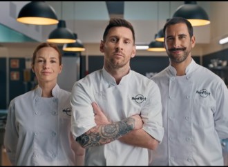 Lionel Messi sorprende como chef de Hard Rock Cafe en la nueva campaña desarrollada por Yes, we’re Open