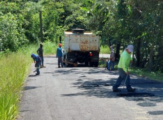 MOP mejora infraestructura vial con la colocación de mezcla asfáltica en Boquete, Chiriquí