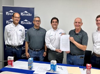 Productos Nevada y DISAGRO suscriben alianza para impulsar el crecimiento de la producción de leche Grado A en Panamá