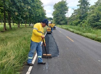 MOP continúa trabajos de mantenimiento vial en vías principales de La Chorrera, Capira y San Carlos