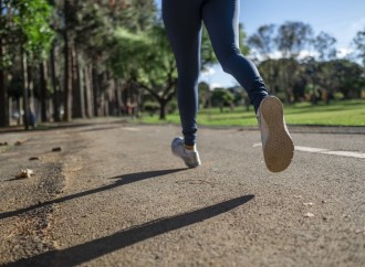 ¿Está listo para correr?: Expertos alertan tomar conciencia de las señales del entrenamiento excesivo