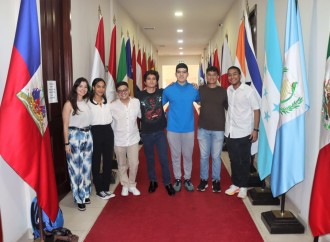 Otorgan beca a 10 estudiantes panameños para realizar estudios superiores en Hungría
