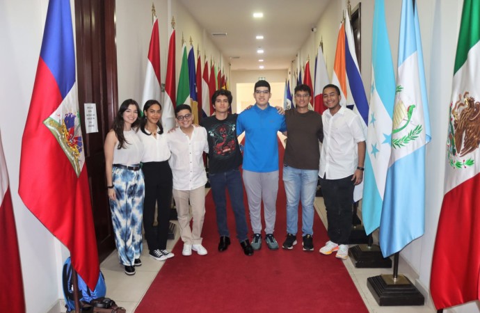 Otorgan beca a 10 estudiantes panameños para realizar estudios superiores en Hungría