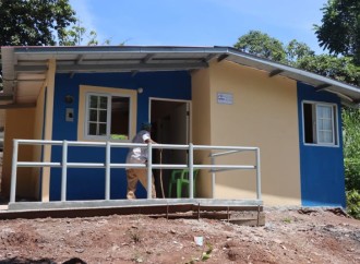 Gobierno Nacional entrega 34 soluciones habitacionales a familias en Colón
