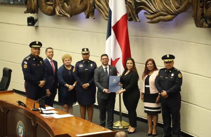 Ministro Roger Tejada presenta proyectos de Ley sobre reformas de las normativas de la Cruz Roja Panameña y el Benemérito Cuerpo de Bomberos