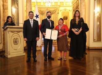 Presidente Cortizo Cohen condecora a líderes indígenas con la Medalla al Mérito General Victoriano Lorenzo