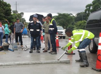 Ministro Rafael Sabonge inspecciona proyectos de rehabilitación y mantenimiento vial en Panamá Oeste