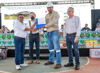 Expansión de la Cobertura Eléctrica: Presidente Cortizo entrega Orden de Proceder del Proyecto de Microrredes Solares en la Comarca Emberá-Wounaan