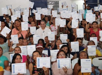 En Arraiján, familias humildes reciben 213 certificados de lotes para legalizar sus tierras