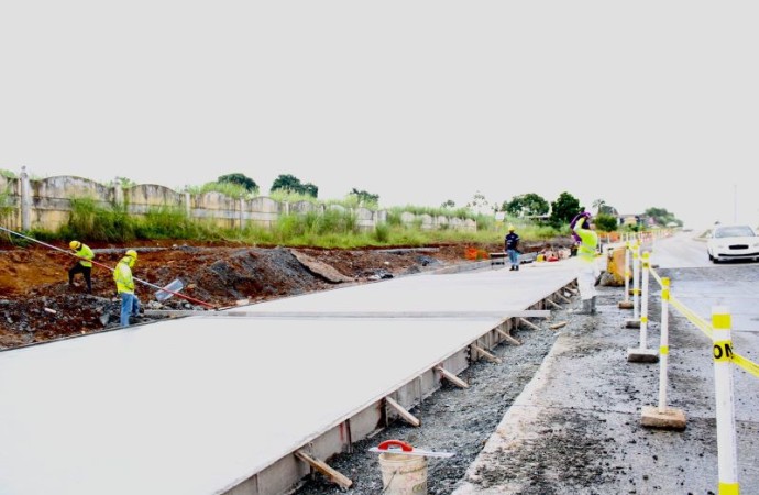 Ministro Sabonge inspecciona proyecto de ampliación de la Carretera Autopista – Puerto de Vacamonte cuyo avance es del 60%