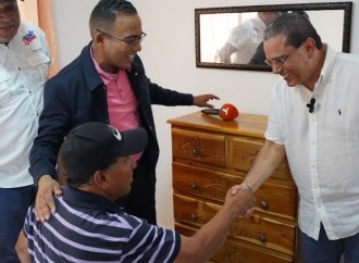 Ministro Rogelio Paredes entrega vivienda a adulto con discapacidad en Ciudad Esperanza