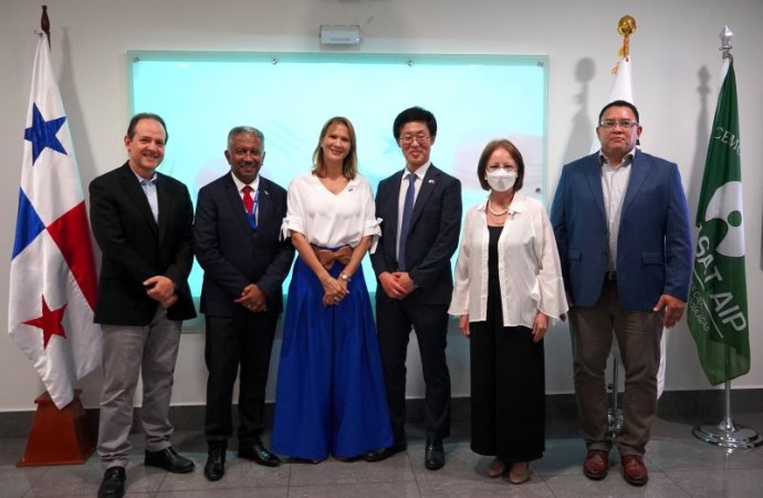 Embajada de Corea dona secuenciador de ADN al Centro Regional de Innovación en Vacunas y Biofármacos