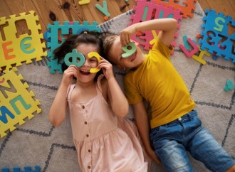 Regala unas fiestas de fin de año seguras y felices para nuestros niños