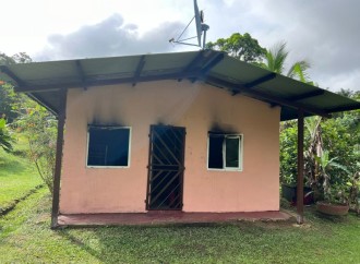Miviot atiende a familia afectada por incendio en Chiguirí Arriba de Penonomé