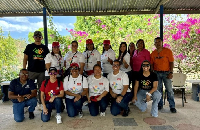 Coca-Cola FEMSA y la Fundación «Yo Pinto una Sonrisa» unen fuerzas para impulsar la Educación en Aguadulce