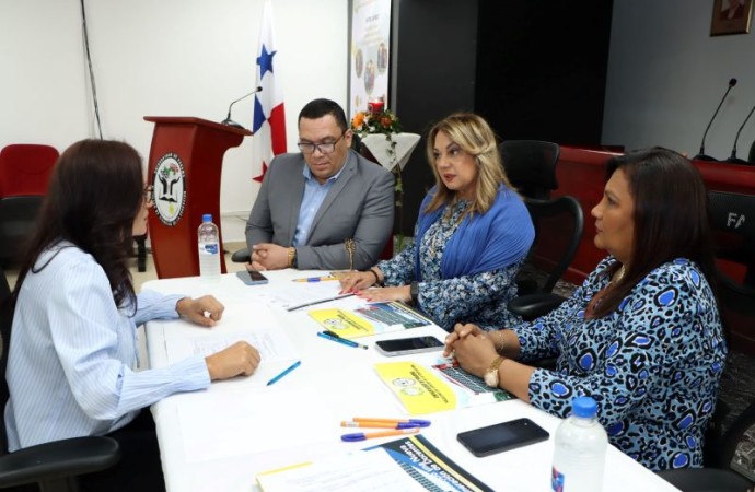 Ministerio de Educación y Universidad de Panamá ofrecen Maestría en Área Curricular