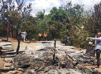 Familia afectada por incendio recibe apoyo de autoridades en Bajo de Guera