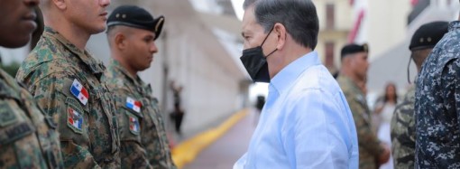 Panamá se prepara para el Campeonato de Fuerzas Comando: Presidente Cortizo entrega bandera nacional