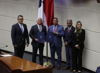 Ministro de la Presidencia de Panamá propone reformas para impulsar investigación científica y tecnológica